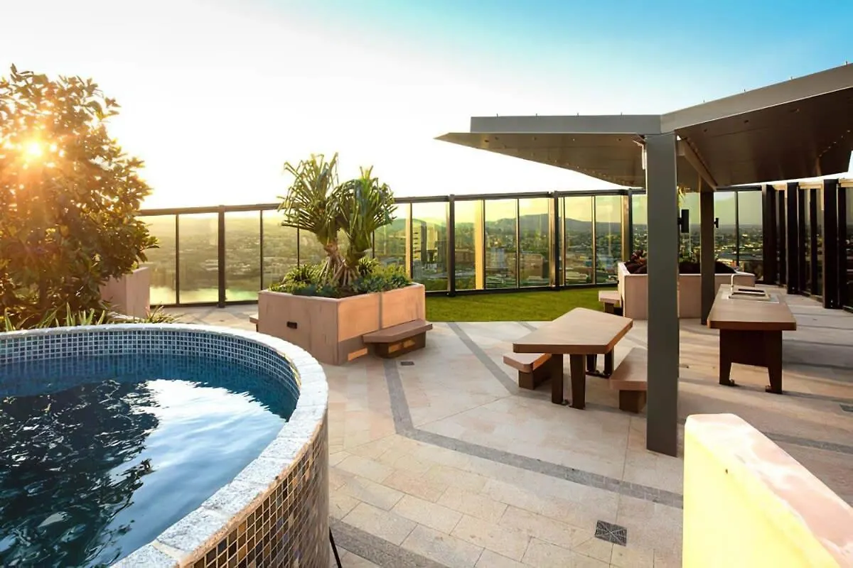 Resort Living 2Br With Pool Spa Gym & Parking Brisbane 0*,